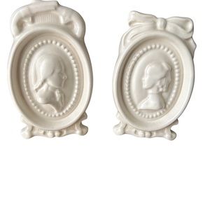 Pair of vases showing a colonial male & female (George & Martha Washington).